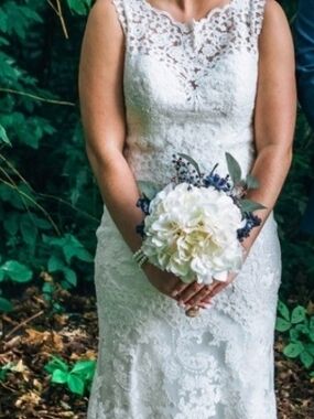 Allure Romance 2960 White Lace Sheath Wedding Dress Size 4 Nwot